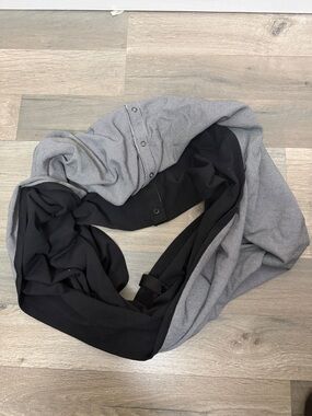 lululemon athletica Black and Gray infinity scarf